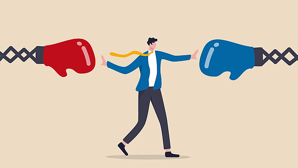 Eine Illustration, die einen Konflikt oder Wettbewerb darstellt. Ein stilisierter Geschäftsmann in einem blauen Anzug und mit gelber Krawatte steht in der Mitte und hält mit beiden Händen zwei große, auf ihn zukommende Boxhandschuhe zurück. Der linke Handschuh ist rot, der rechte ist blau. Beide Handschuhe scheinen durch eine Feder oder ein ähnliches Element mit dem Rand verbunden zu sein. Der Hintergrund ist einfarbig beige. Die Szene symbolisiert das Schlichten oder Ausbalancieren gegensätzlicher Kräfte.