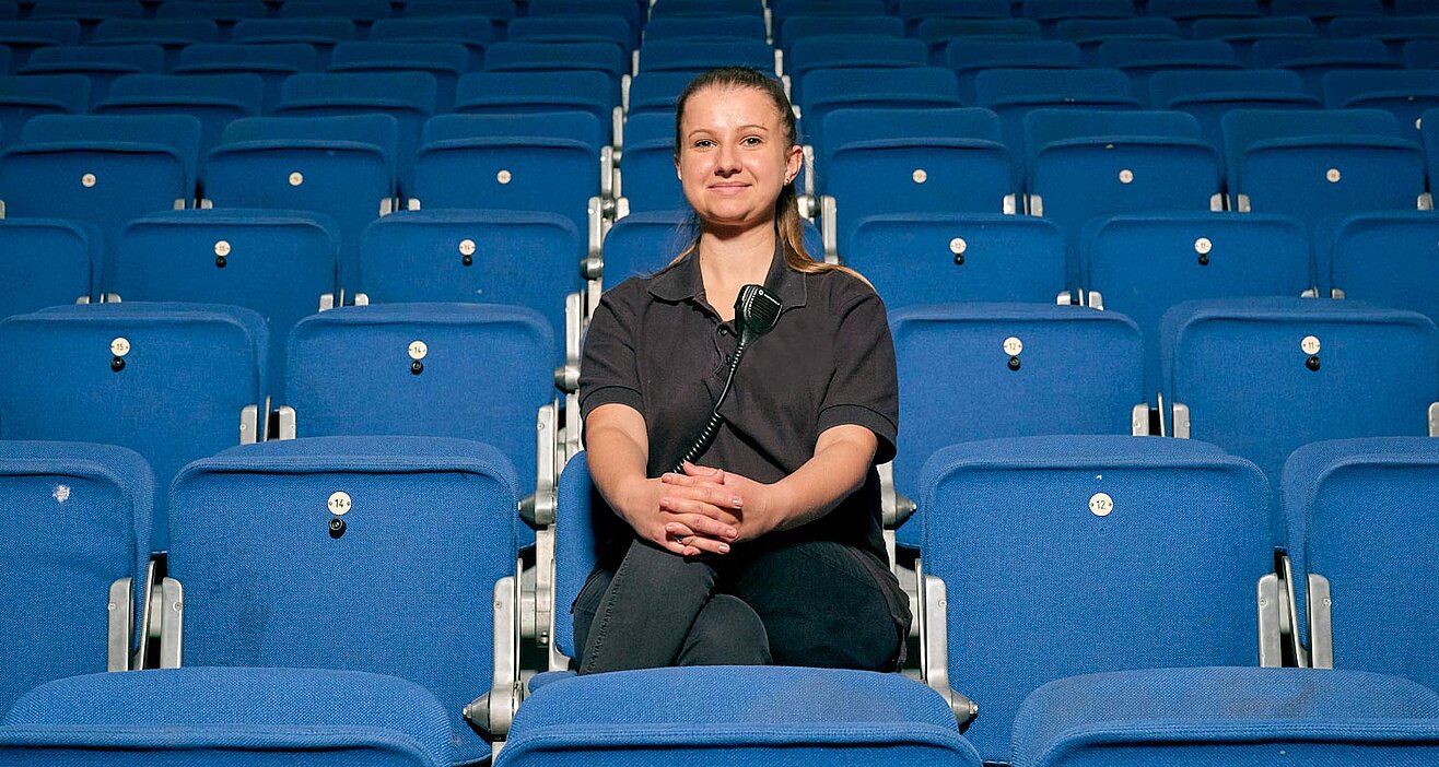 Jennifer Wahlert sitzt in der TUI-Arena