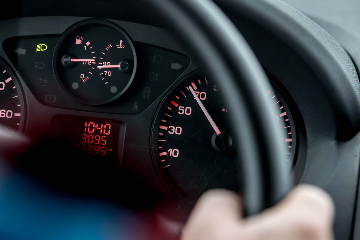 10 Tipps für sicheres Fahren Autotacho