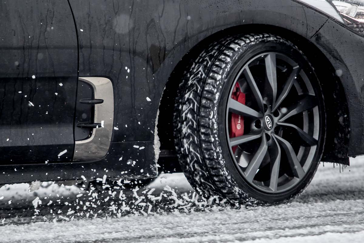 10 Tipps für sicheres Fahren Autoreifen im Schnee