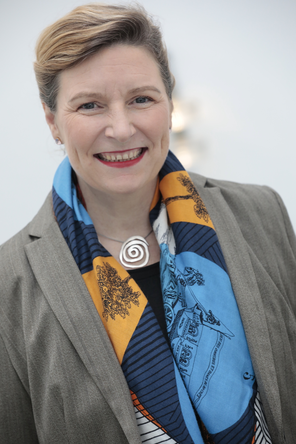 Frau Dr. Birgit Felden