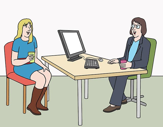 Zwei Frauen reden im Büro