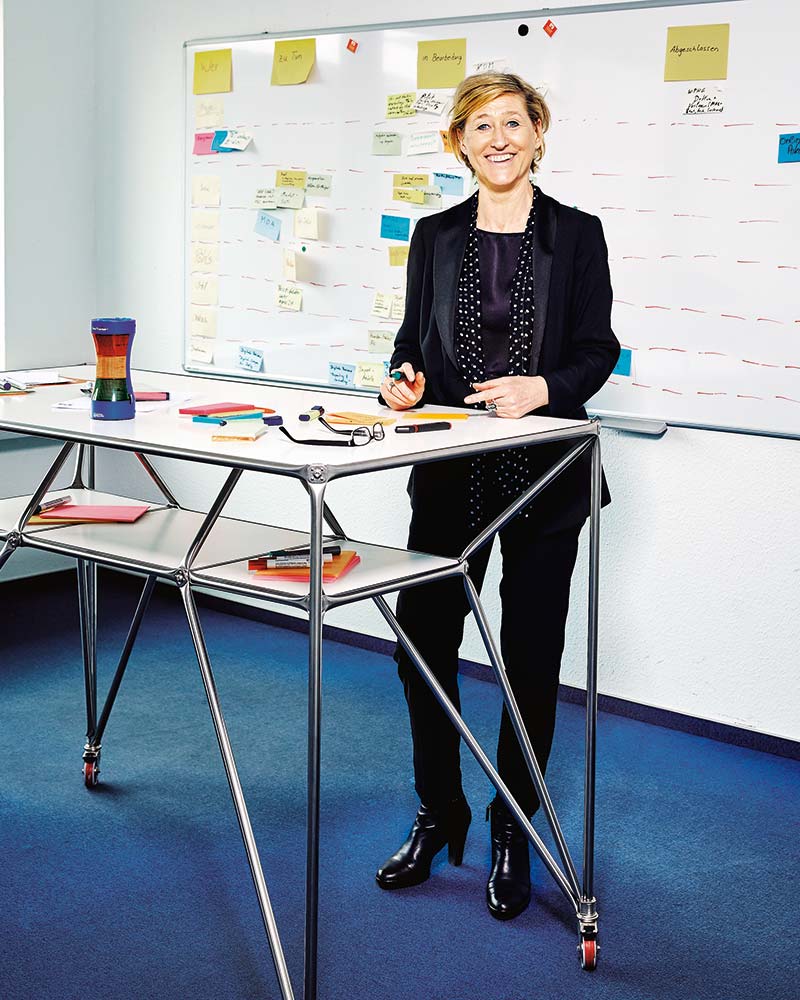 Agenda Austausch: Heidi Melis, Referentin bei der Volksbank, jongliert mit den Kanälen.