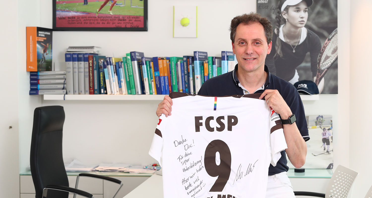 Dr. Volker Carrero, Mannschaftsarzt des FC St. Pauli